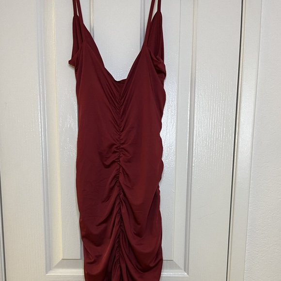 NWOT Women Ruched Tight Dress Sexy Spaghetti Strap V-Neck Midi Dress - Picture 9 of 9